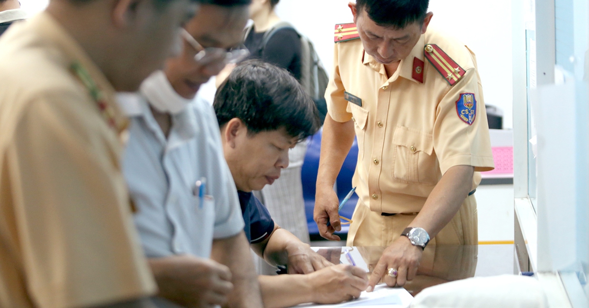 Thủ tục cấp, đổi giấy phép lái xe quốc tế ra sao? - Tuổi Trẻ Online